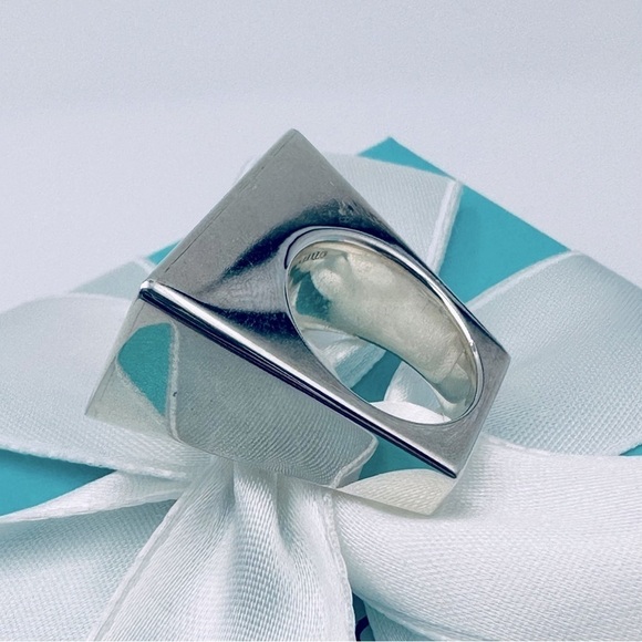 Tiffany & Co. Out of Retirement Rectangular Ring with Box and Pouch - Picture 5 of 11